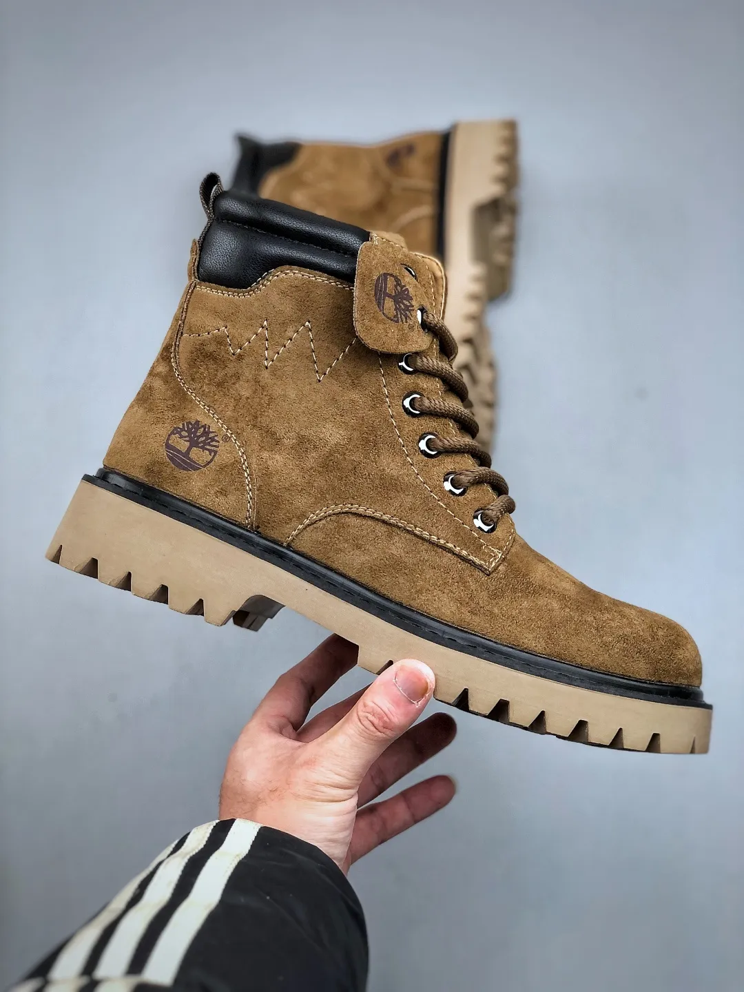 Local 💰640 supports store opening new goods 🚀 #Timberland Timberland/Timberland new autumn and winter products essential outdoor leisure rhubarb boots series for autumn and winter #Guangdong Dachang quality original box original packaging fashion trend matching fabrics made of Italian 🇮🇹 top matte fine-grained cowhide lightweight outsole with anti-odor and anti-corrosion genuine leather latex insoles from outsole to hardware are made from OEM raw materials Same as the original Goodyear's never-opening glue process. Good products don't kill pigs. The quality of the first order is strictly controlled. Exclusively released on the entire network. The quality is beyond doubt. The full set of official website unified packaging gives you a perfect wearing experience. The quality is exquisite and durable. A must-have for sportsmen. Specializes in not looking handsome. High-quality feet feel first-class. This winter, it is specially used for outdoor cold protection. Daily casual matching. Size: 38-44 (leather shoe size)